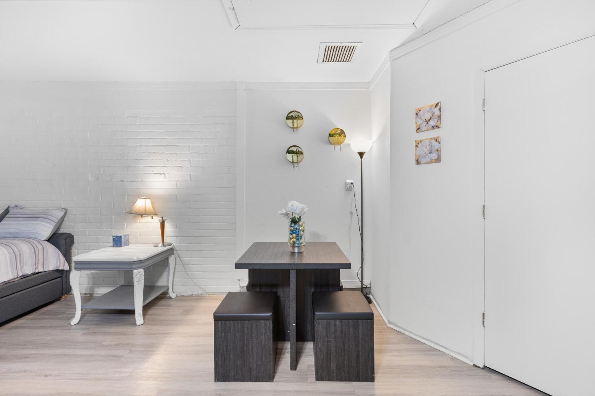 Pet Friendly Large Studio With Free Wi-Fi In Great Location! ออเรนจ์พาร์ค ภายนอก รูปภาพ